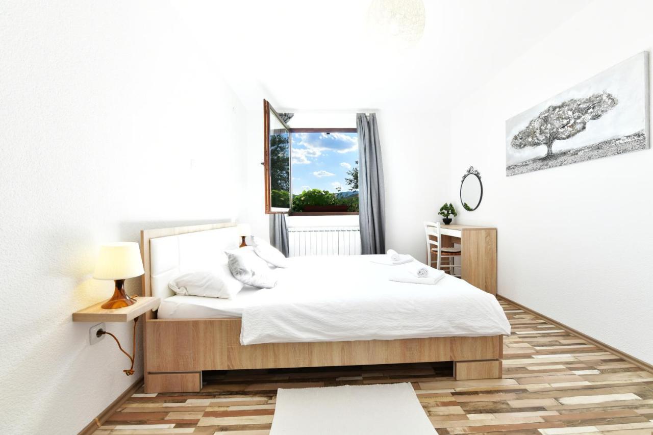 Holiday Home Ostrun ラコヴィツァ エクステリア 写真